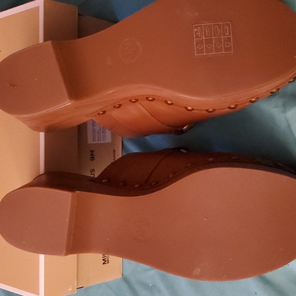 Michael Kors Clog - Picture 3 of 4